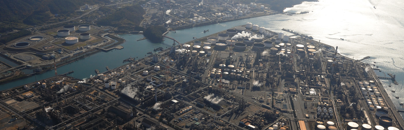 写真：工場地帯の航空写真